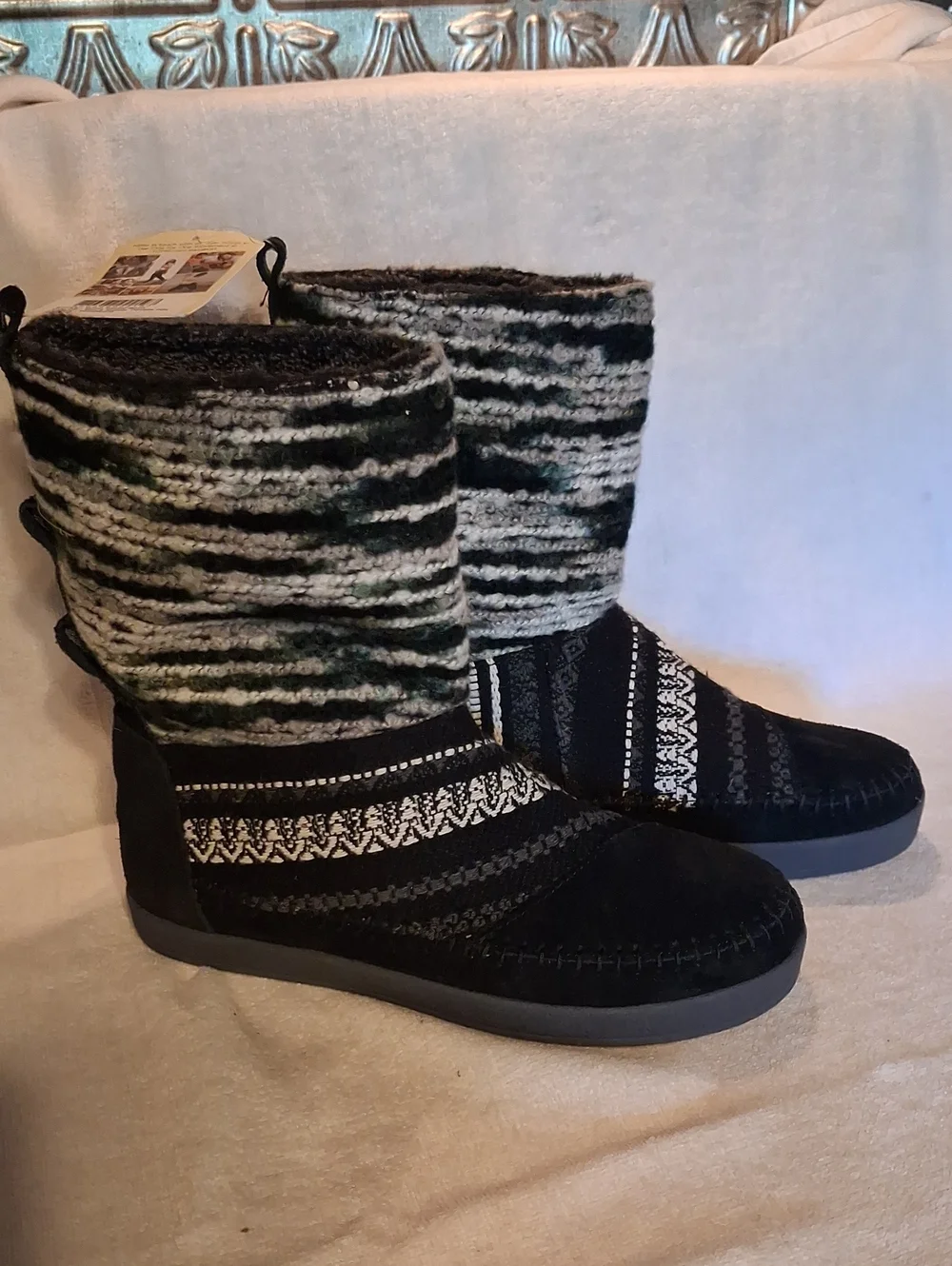 Toms Black & Gray Knit Winter Boots with Patterned Shaft Size 7